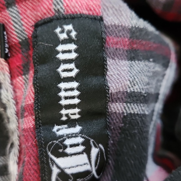 Infamous button up - Picture 6 of 8